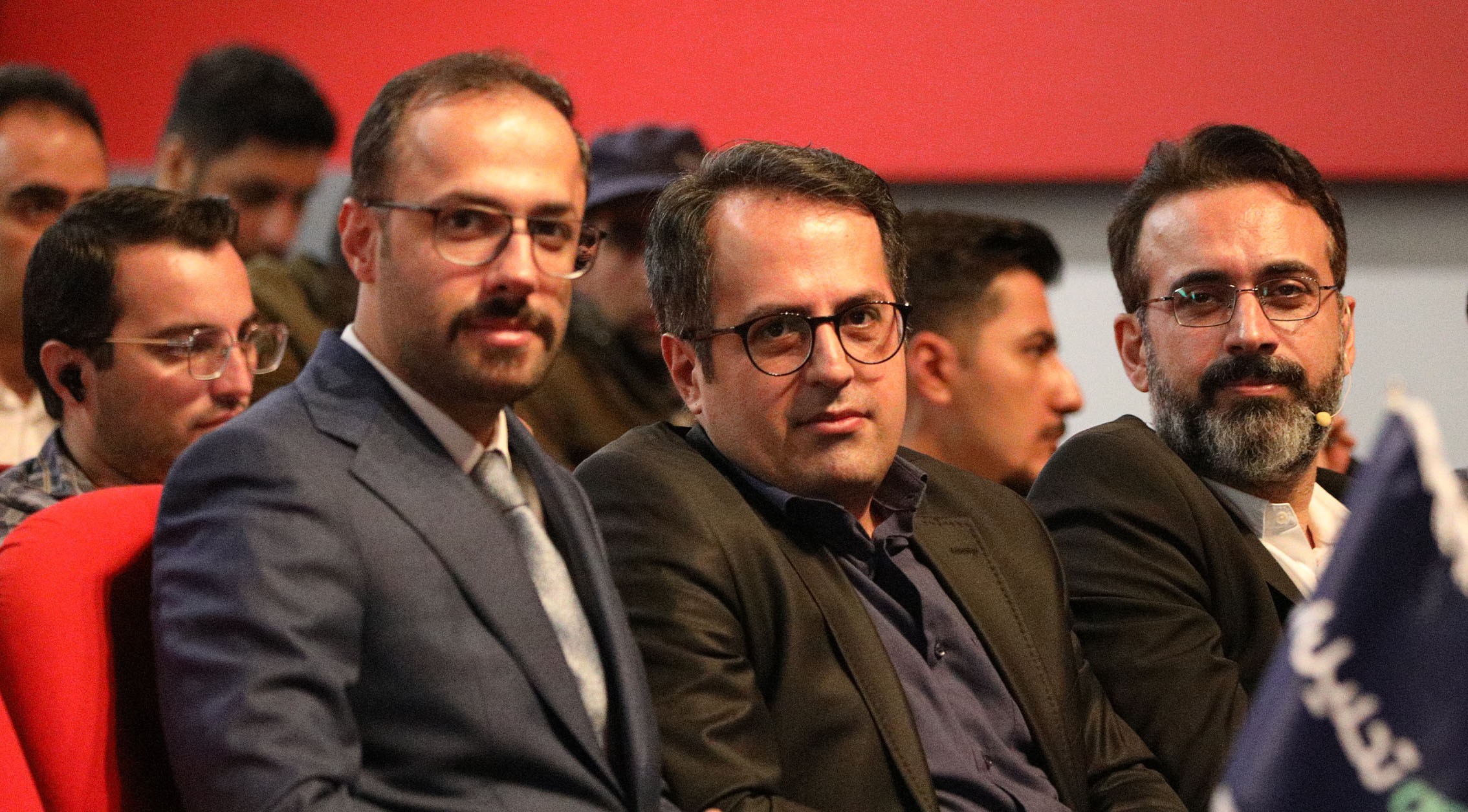 بخشی از تیم تحلیل اپ در یک رویداد