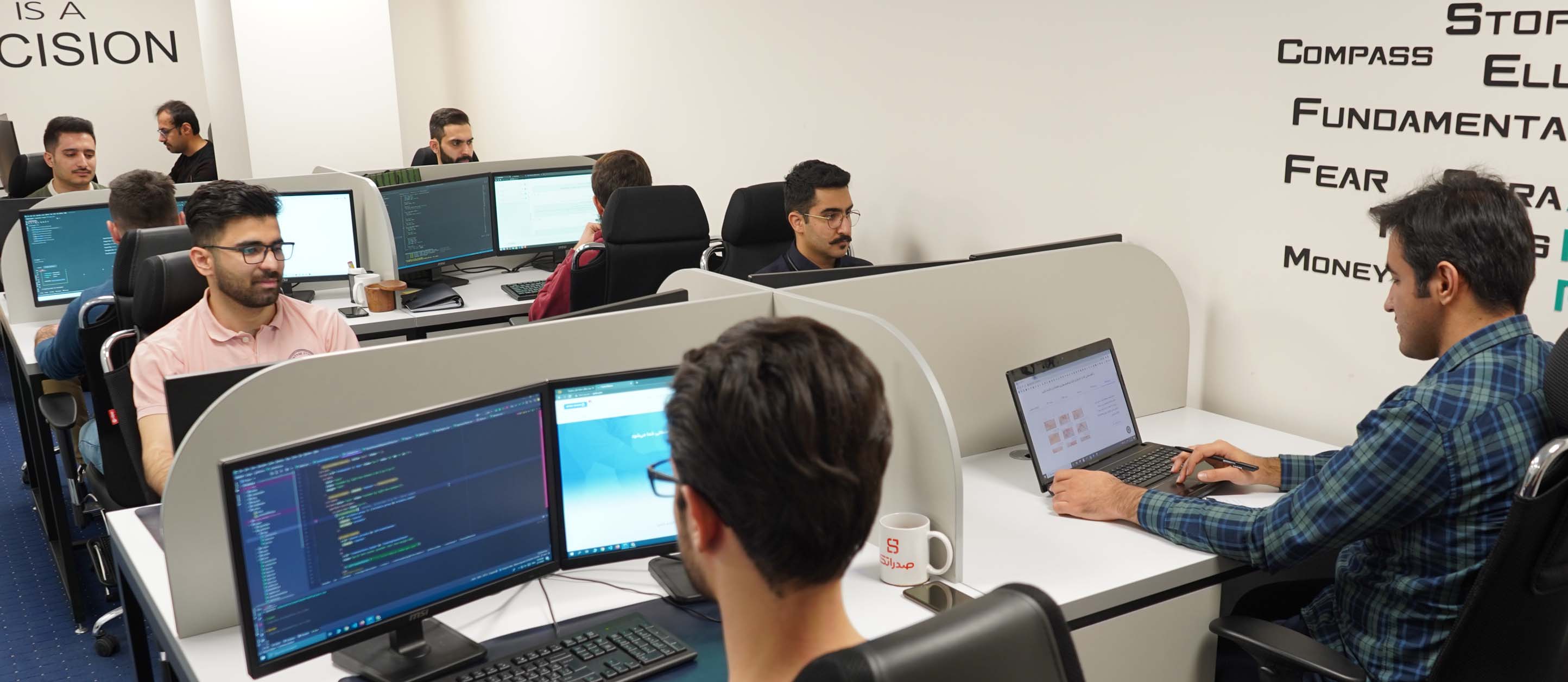 تیم تحلیل اپ